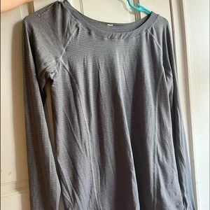 Lululemon long sleeve t shirt like new size 6